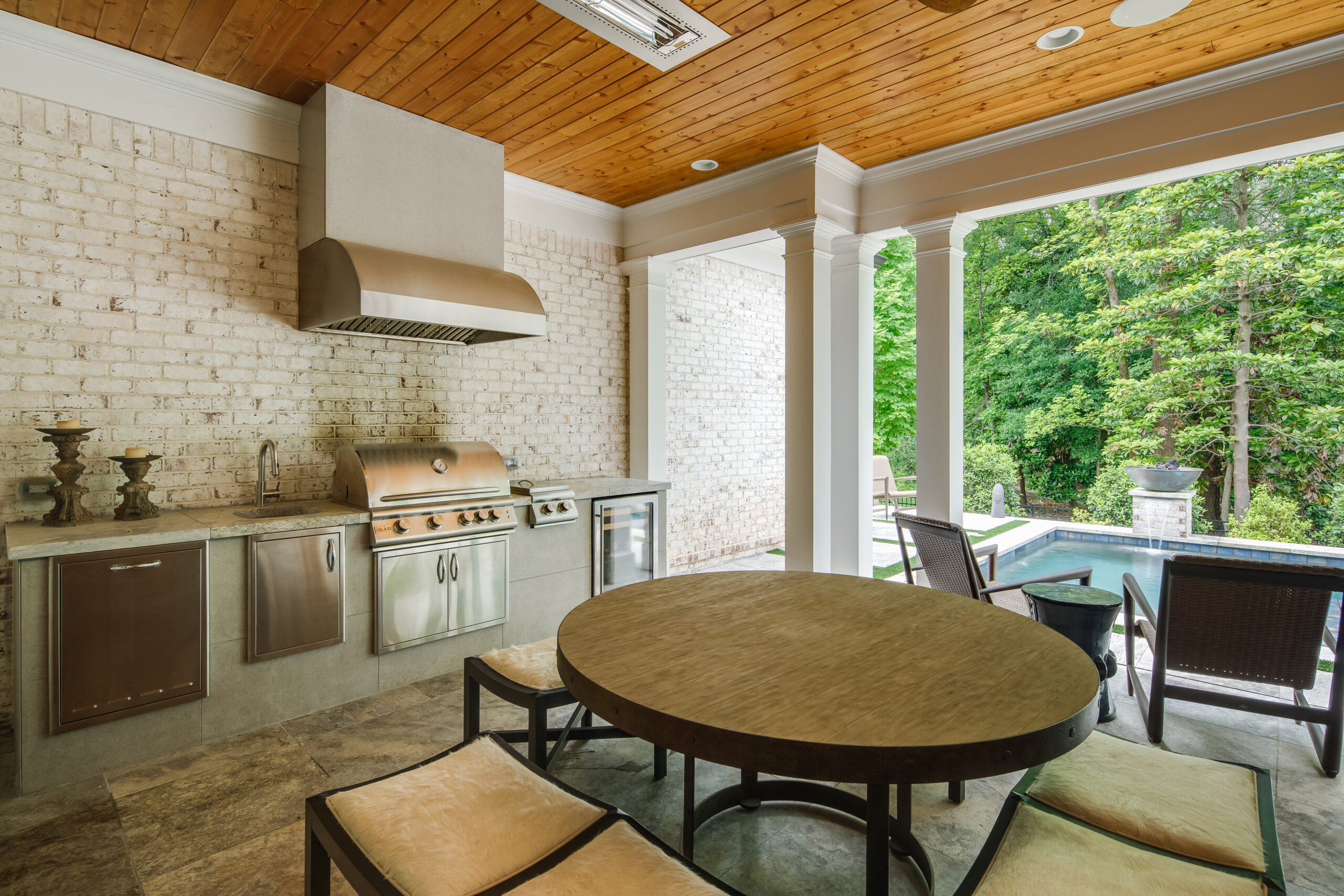 Outdoor Kitchens & Grills